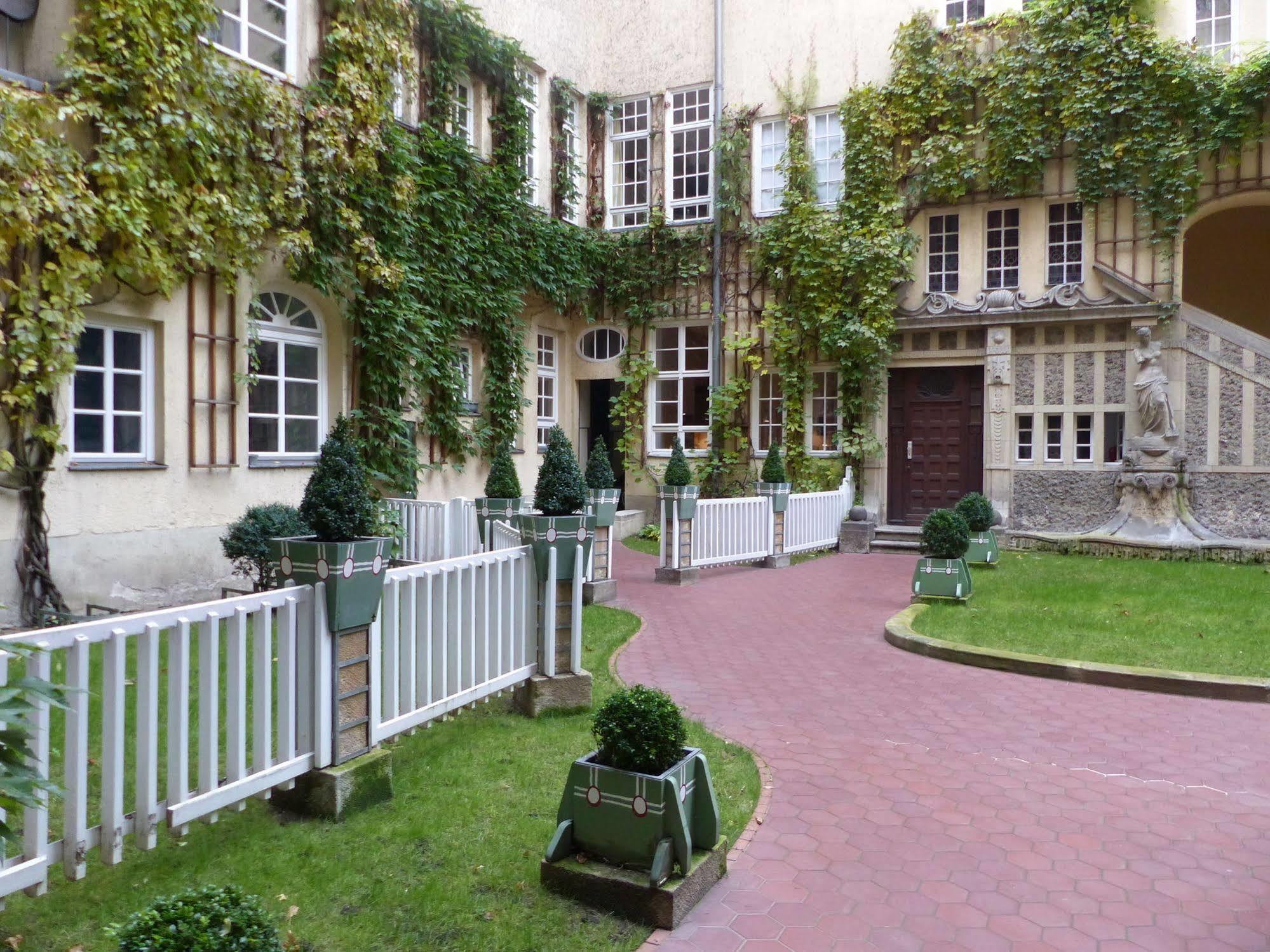 Hotel Pension Waizenegger Am Kurfuerstendamm Berlim Exterior foto