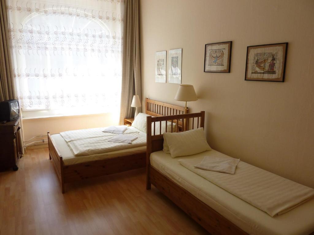 Hotel Pension Waizenegger Am Kurfuerstendamm Berlim Quarto foto